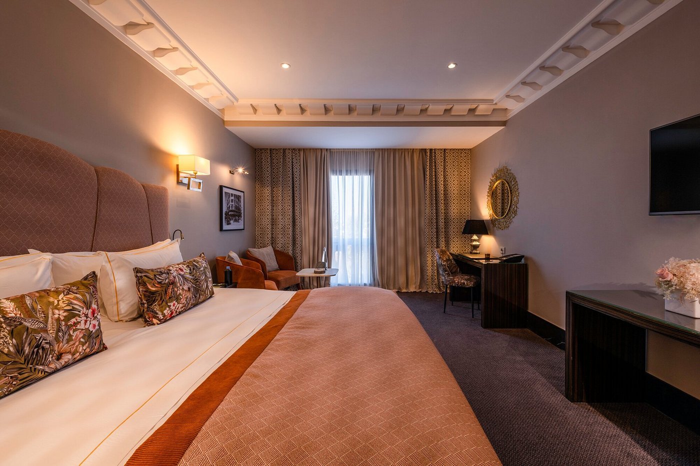 L’Hôtel Casablanca Example