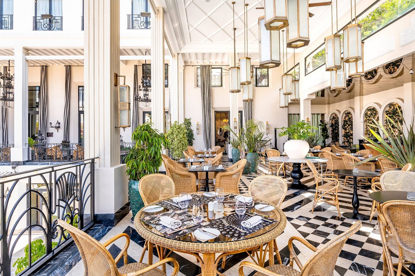 L’Hôtel Casablanca Example